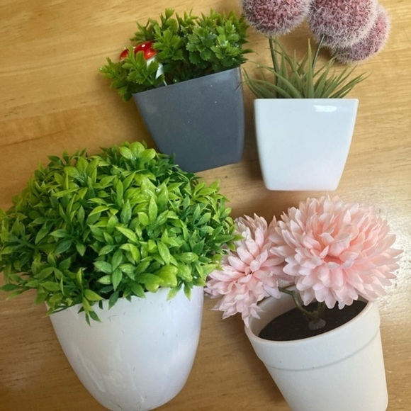 4 Different Faux Potted Plants - Picture 2 of 2
